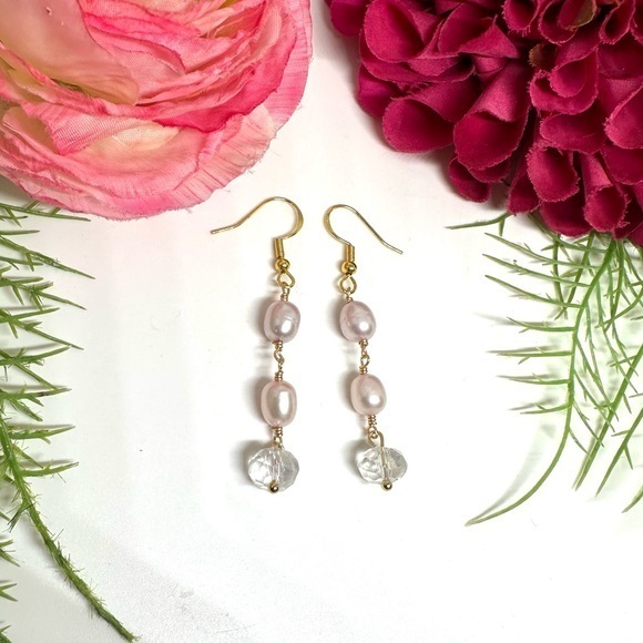 Saval Jewelry Jewelry - ⚜️Freshwater Blush Pearl & Crystal Dangly Earrings